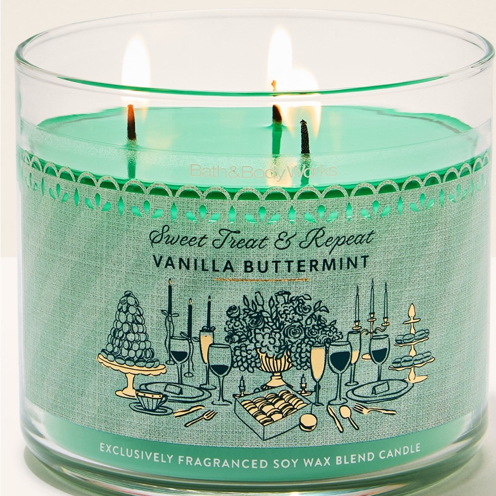 Bath & Body Works Sweet Treat & Repeat Candle - Green